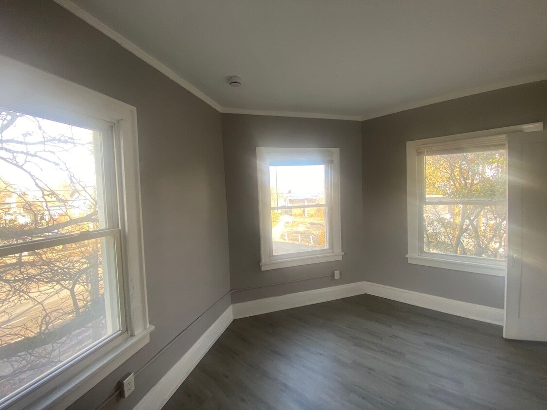 Photo - 392 E 147th St (Cleveland, OH)