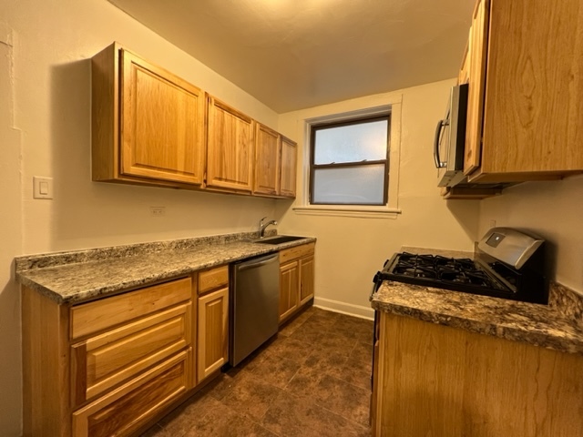 Building Photo - 5927 N Paulina St