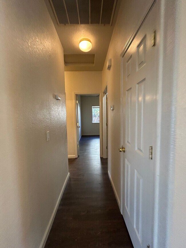 Building Photo - 3625 Incline Ct