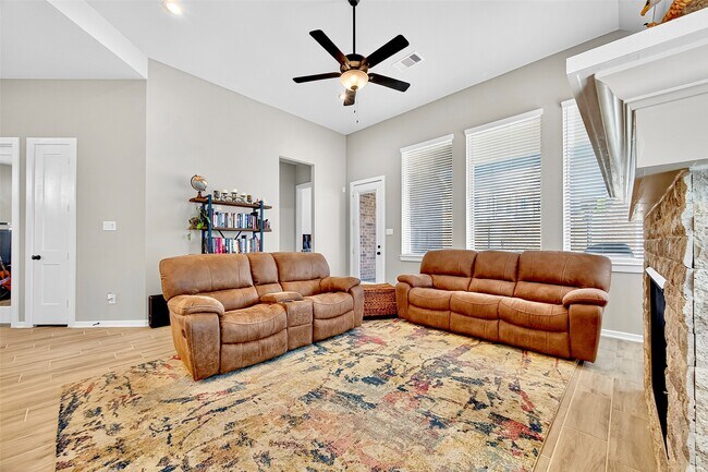 Foto del edificio - 6034 Painted Plains Ln