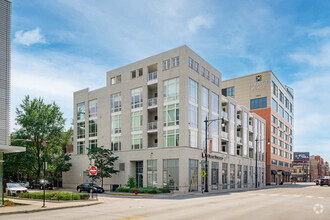 Building Photo - 1545 W North Ave