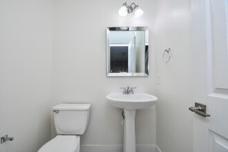 Building Photo - 1016 Studer St