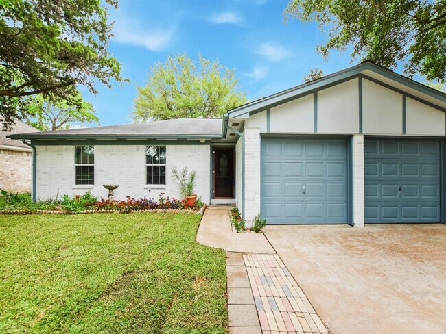 Foto del edificio - 2528 Village Cir Dr