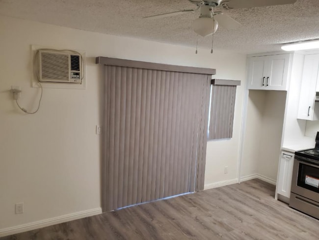 Foto del edificio - 13059 Oxnard St