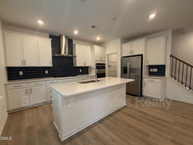 Building Photo - 611 Contento Ct