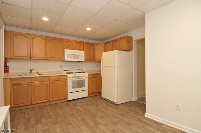 Building Photo - 62 2nd St