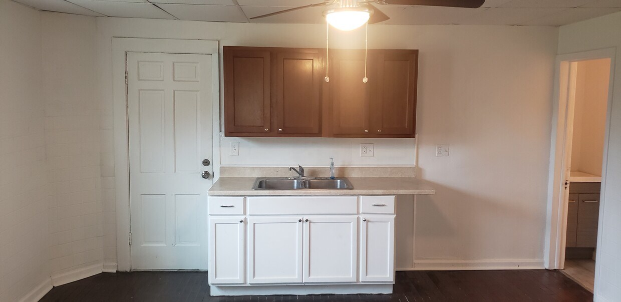 Kitchen - 3985 E 66th St