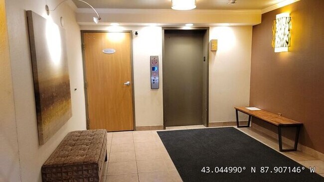 Building Photo - Condo Rental Near MSOE