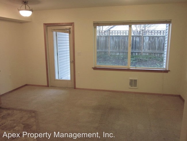 Building Photo - 520 Tremont Ave