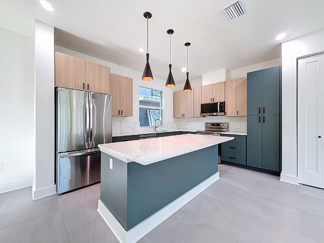 Building Photo - 334 14th St N