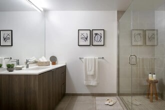 Building Photo - 3098 W Kyne St