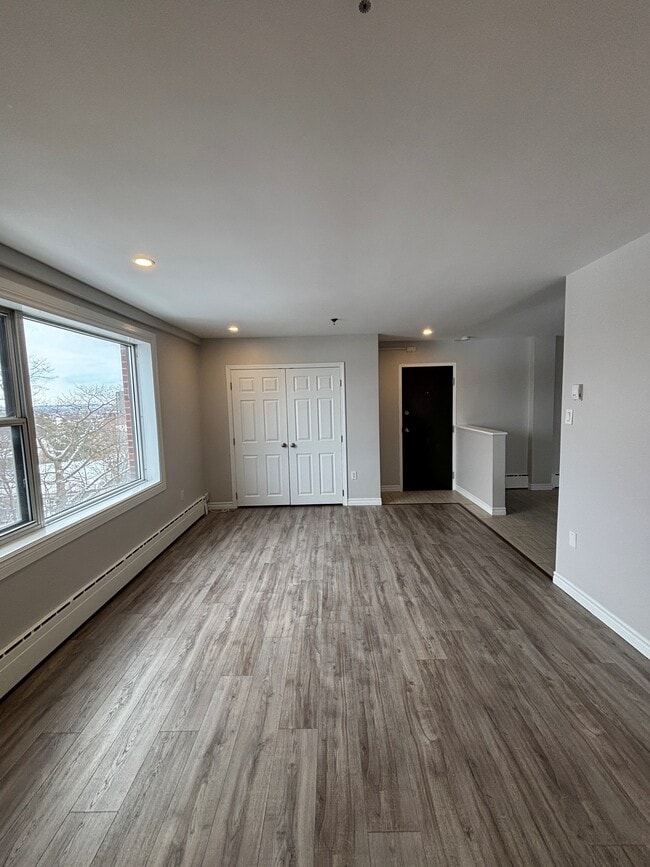 Building Photo - 49 Melrose Ave