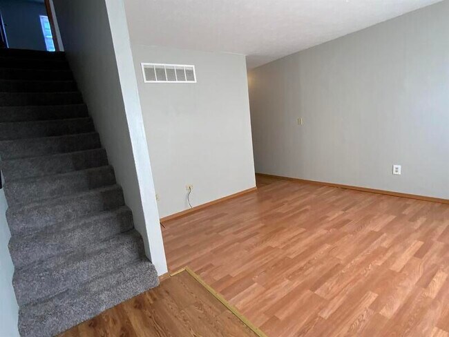 Foto del edificio - 1034 Belle Valley Dr