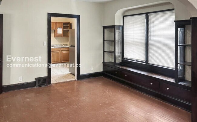 Foto del edificio - 3391 W 117th St