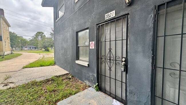 Foto del edificio - 2821 Moncrief Rd