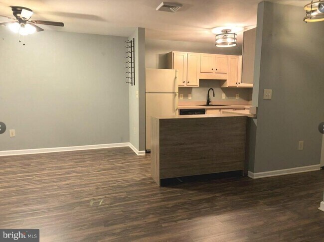 Foto del edificio - 706 Horseshoe Dr