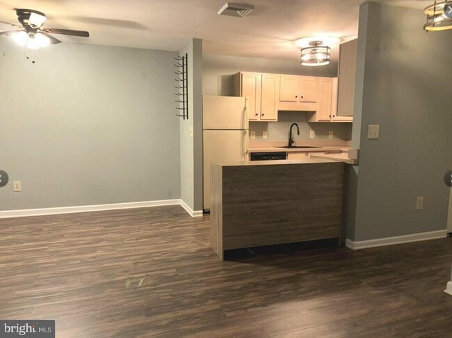Building Photo - 706 Horseshoe Dr
