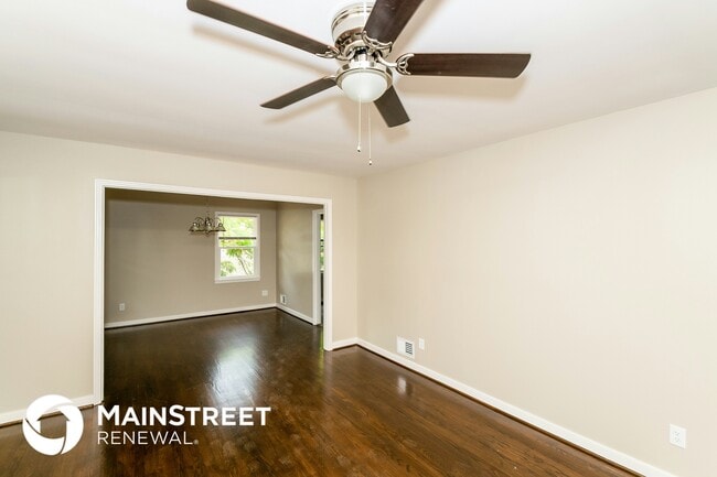 Building Photo - 557 Zinnia Ln
