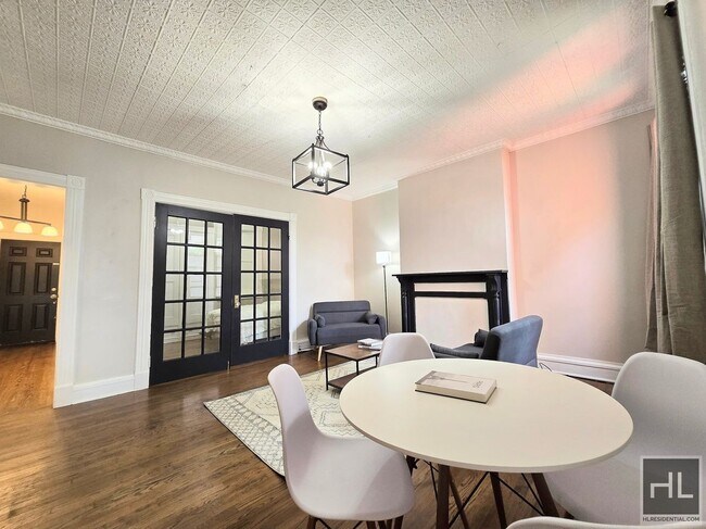 Building Photo - St James St furnished rental