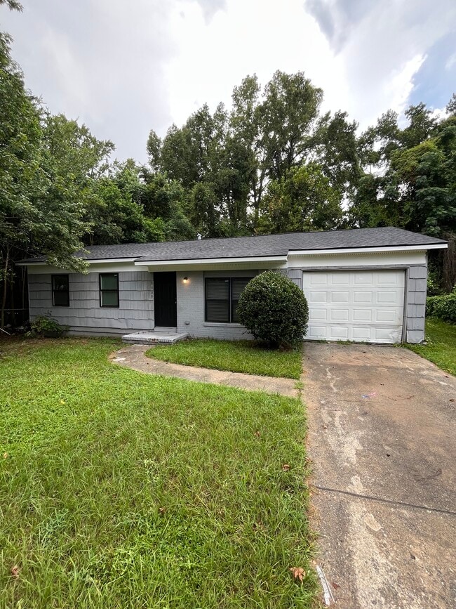 Building Photo - 5909 Leone Dr W
