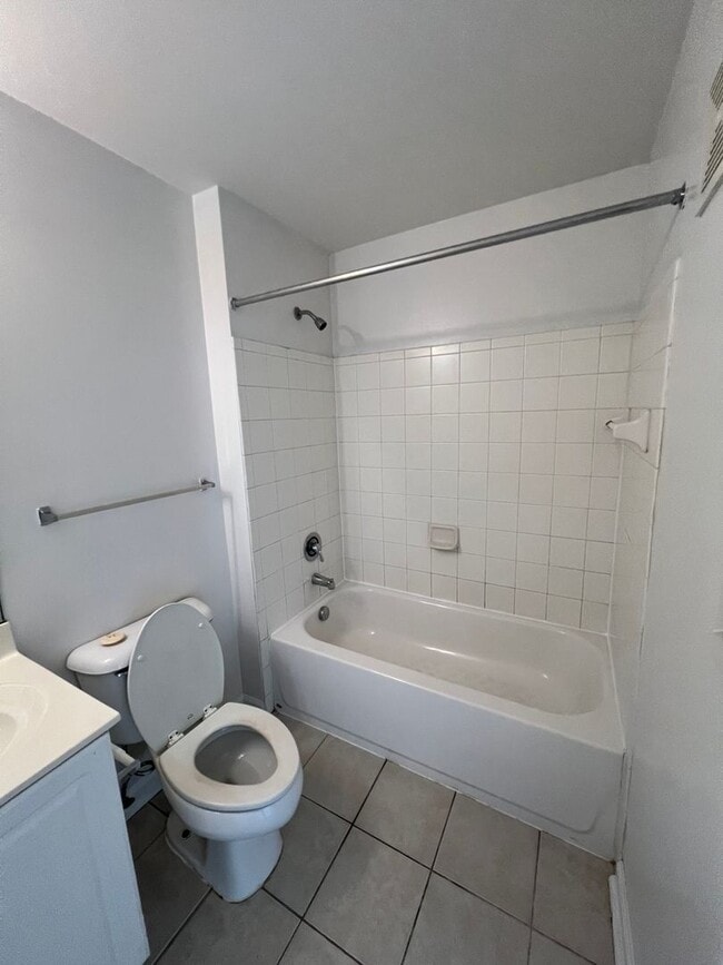 16-1611 Summers - 16-1611 Summers Apartment