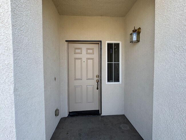 Foto del edificio - COMING SOON! Four Bed, Two Bath Home Close to Hwy 99 and Stockton Airport