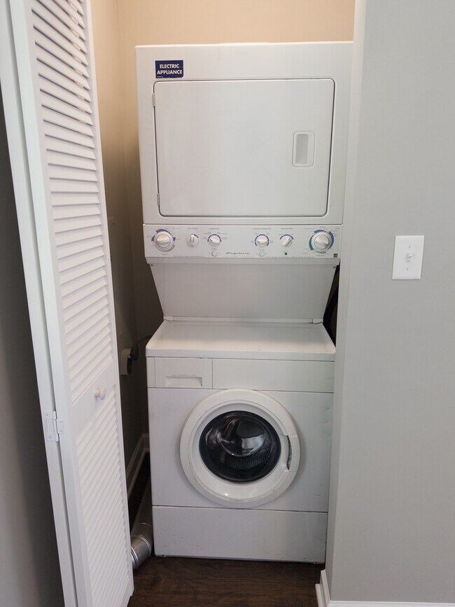 Foto del edificio - 15403 Cherry Ln