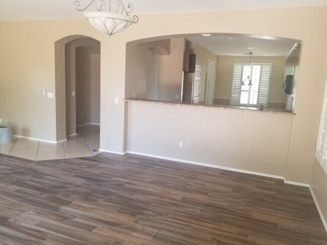 Building Photo - Beautiful spacious 3 b 2 bth 1834 sq ft home