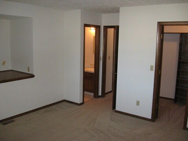 Foto del edificio - Ben Inc Duplexes - Scwalb Realty
