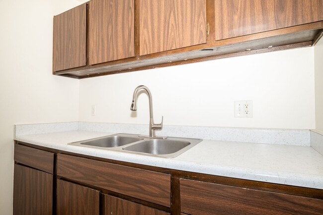 Building Photo - 1201 Emerald Terrace