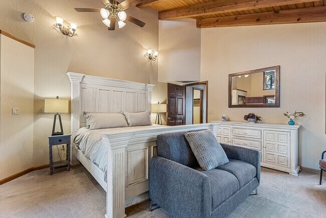 Foto del edificio - Burning Tree