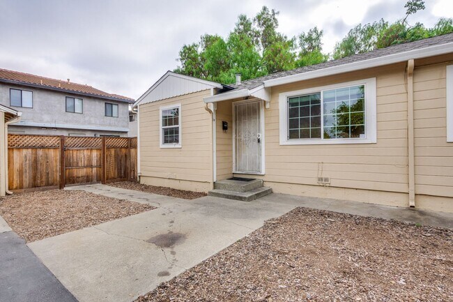 Photo - I Street Apartment