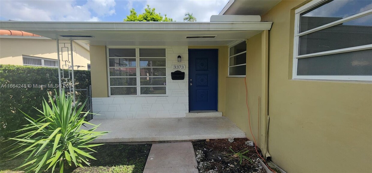 Foto principal - 3373 SW 28th St