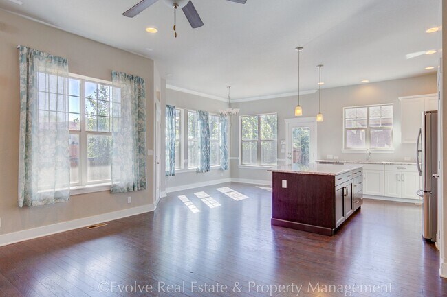 Building Photo - Evolve Real Estate: Modern Comfort Meets D...