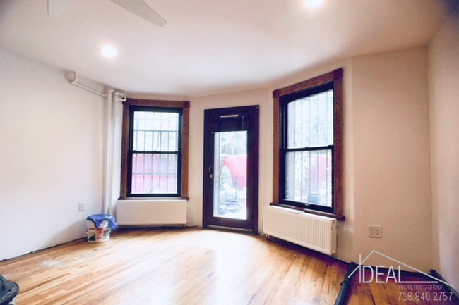 Building Photo - 206 8th Avenue #1R