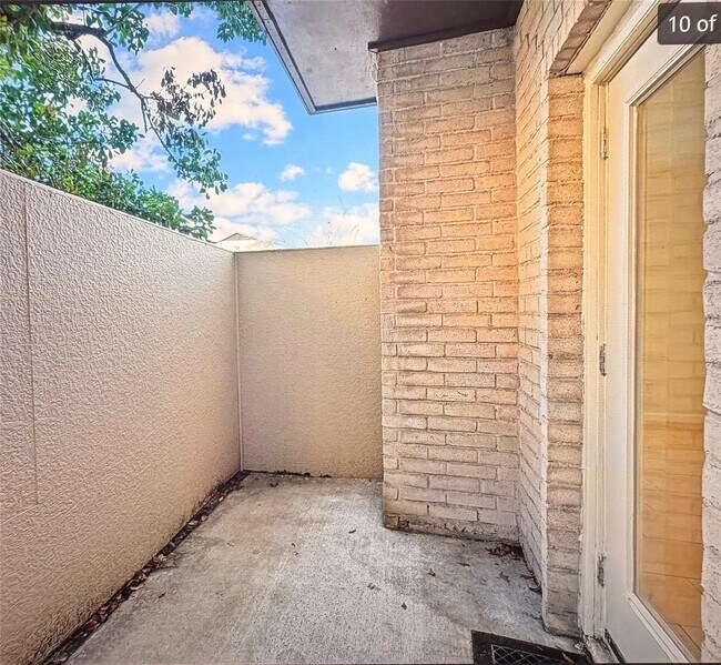 Foto del edificio - 2021 Spenwick Dr