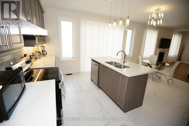 Photo du bâtiment - ROOM - ROOM 152 BEN SINCLAIR AVENUE