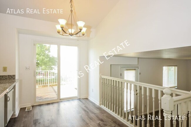 Foto del edificio - Beautiful home Available NOW! New PAINTED ...