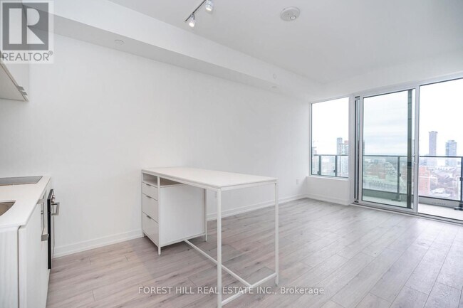 Building Photo - 77 Shuter St