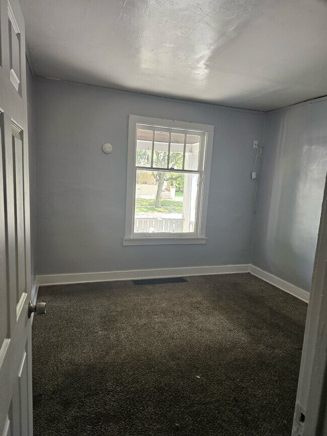 Building Photo - 2 bedroom/ 1 bathroom Detroit's Westside Home