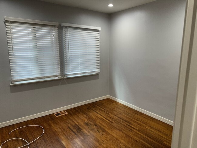 Building Photo - 436 Rosecrans Ave