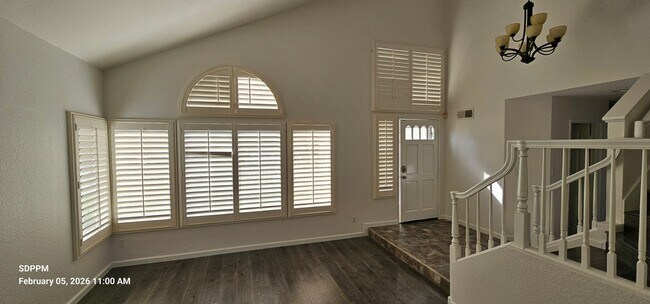 Foto del edificio - NORTH MIRA MESA / SAN DIEGO - Nice Renovated 4 Bedroom / 2.5 Bath House.  AVAILABLE 02/16/2026