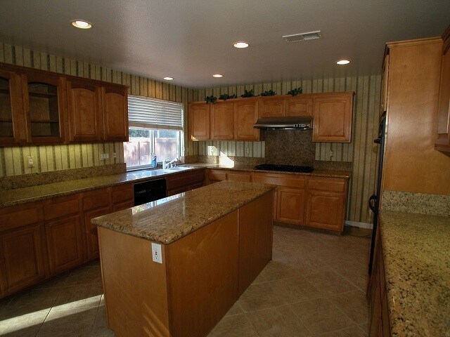 Foto del edificio - WOW! Great Eastlake Trails Former Model Home