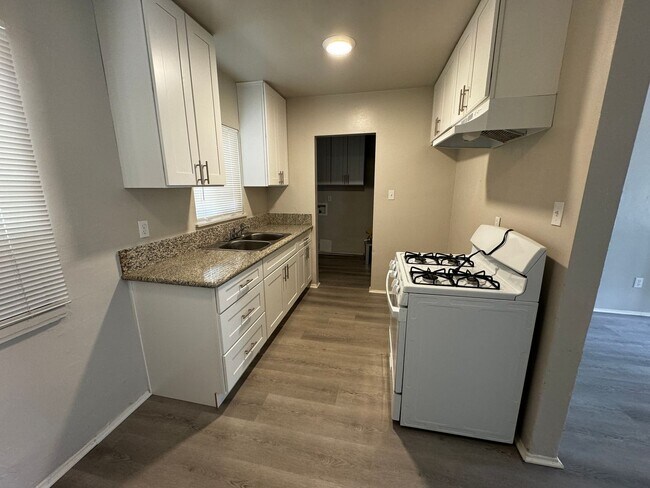 Foto del edificio - 715 Massachusetts Ave