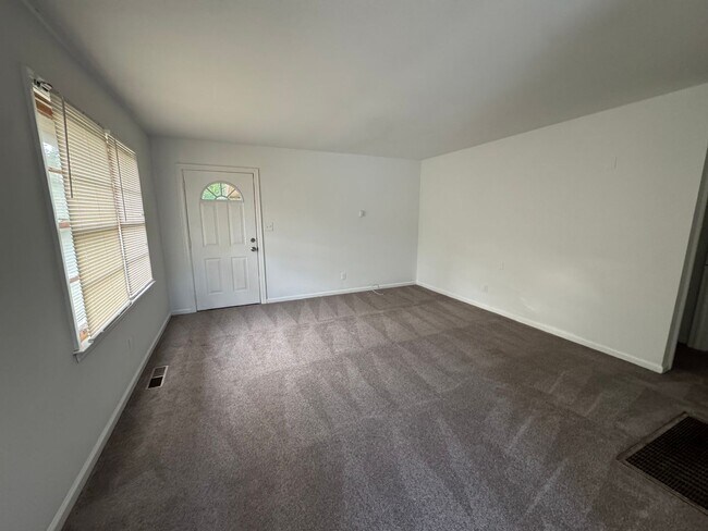 Foto del edificio - 8507-8507 Lynn Ave