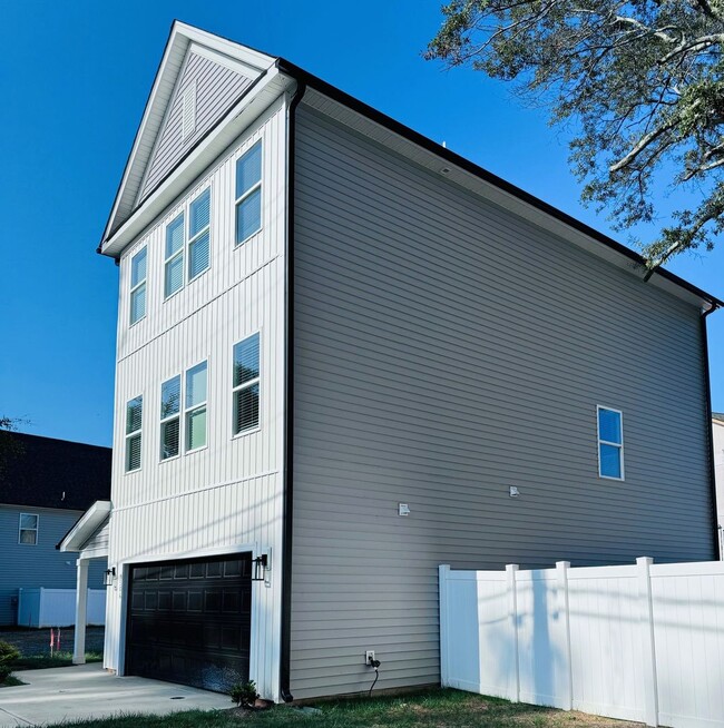 Building Photo - Savoy Floorplan
