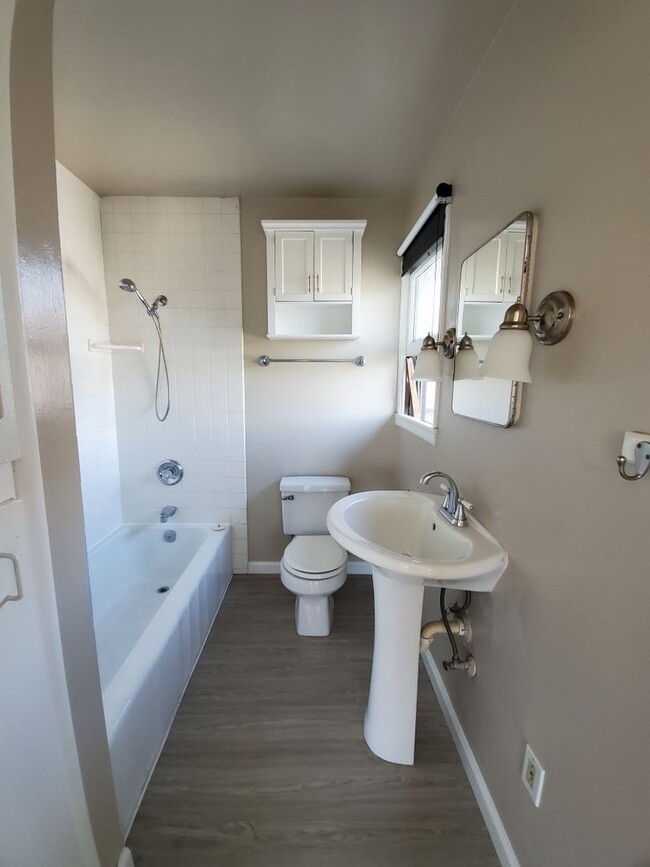 Building Photo - 3bd/2ba House on Shared Property