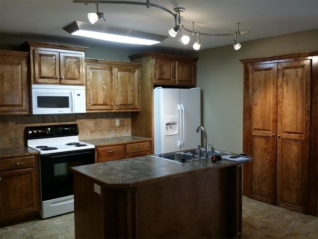 Building Photo - 801 Pride Ave