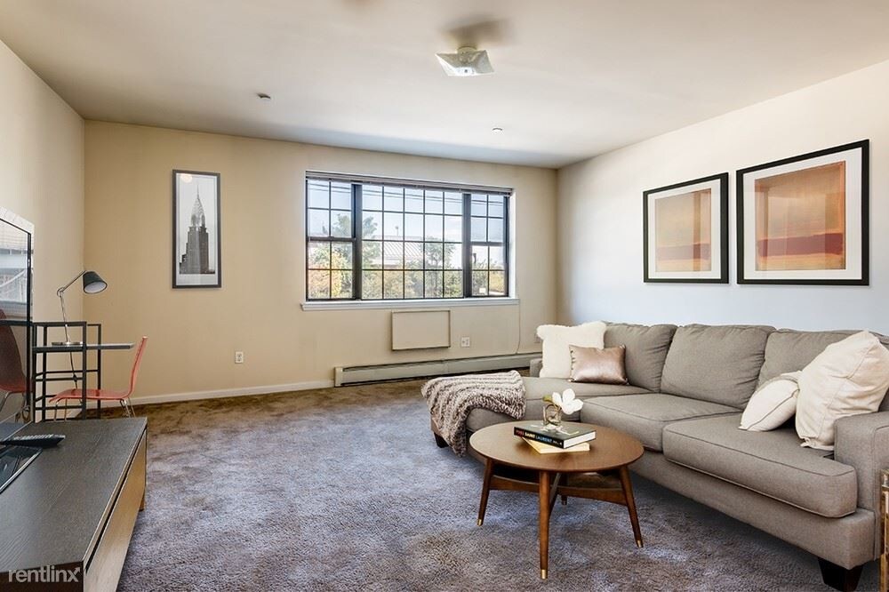 Foto principal - 1074 Bergen Ave