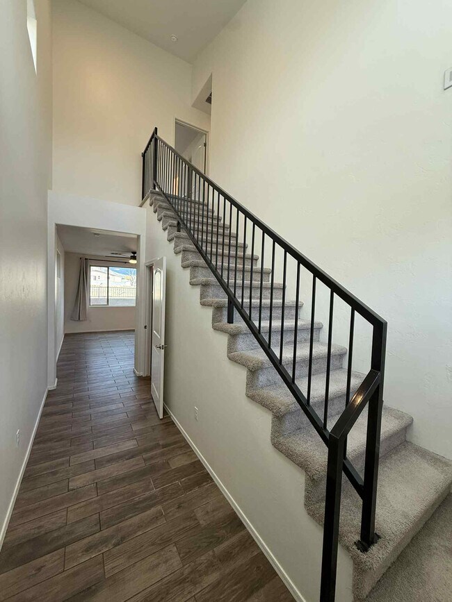 Foto del edificio - 109 S Crown Plaza